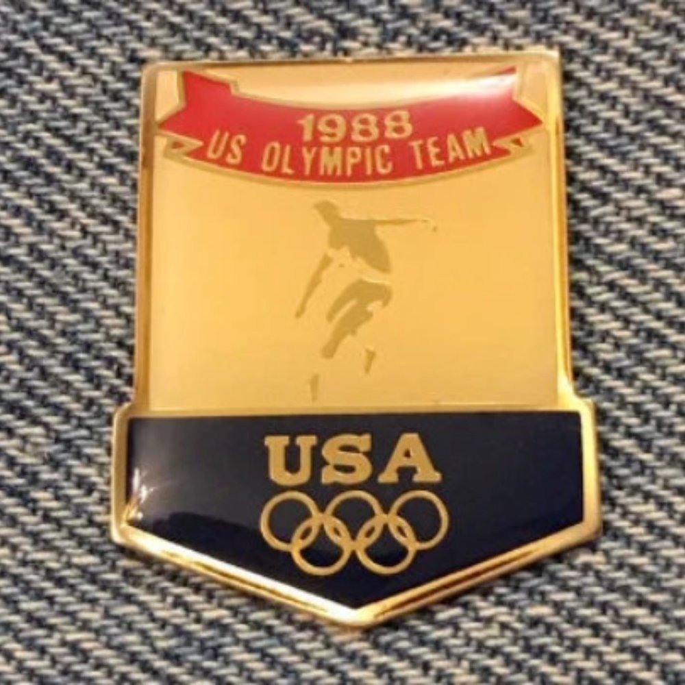 Discus Olympic Pin ~ Track & Field ~ USA Team ~ 1988 Summer Games ~ Seoul, Korea